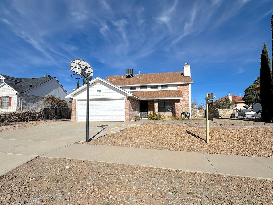 4317 Loma De Oro Dr in El Paso, TX - Building Photo