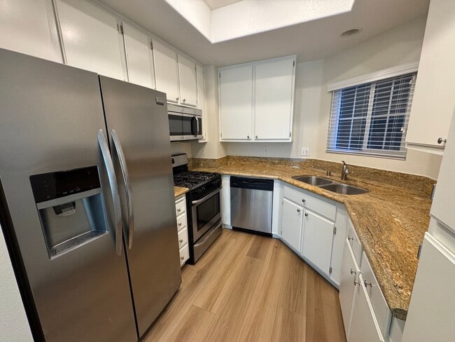 8 Abrigo in Rancho Santa Margarita, CA - Building Photo - Building Photo