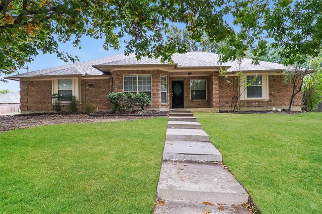 1316 Spyglass Dr in Mansfield, TX - Building Photo