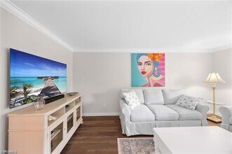 1222 Gordon Dr in Naples, FL - Foto de edificio - Building Photo