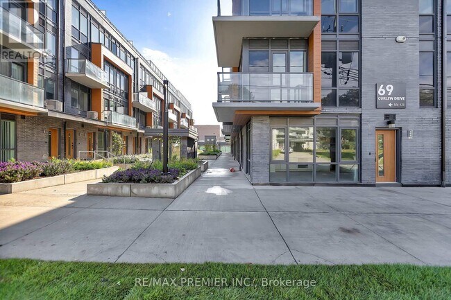 69 Curlew Dr in Toronto, ON - Building Photo - Building Photo