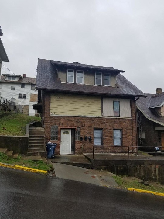 664 Spruce St, Unit 2 in Morgantown, WV - Building Photo