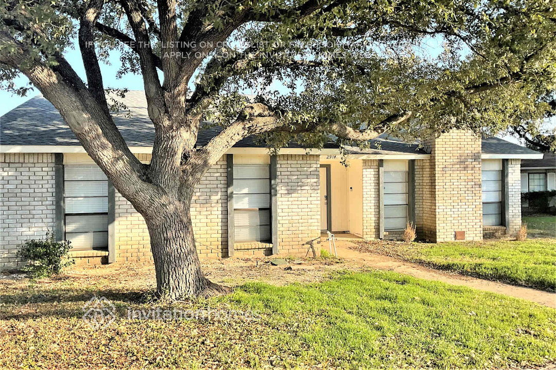 2914 Furneaux Ln in Carrollton, TX - Building Photo