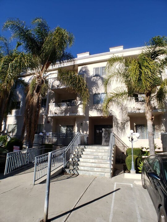 10849 Fruitland Dr in Los Angeles, CA - Foto de edificio