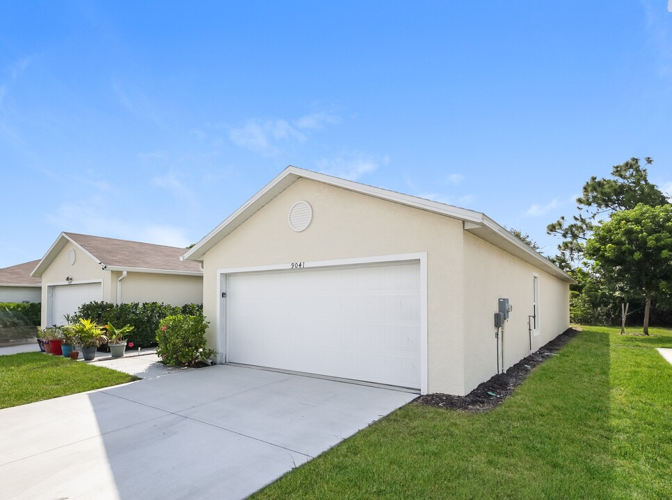 9041 Aegean Cir in Lehigh Acres, FL - Building Photo