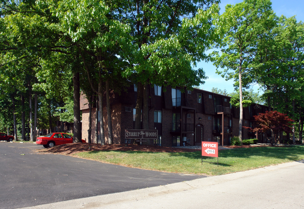 2101 Stirrup Ln in Toledo, OH - Building Photo