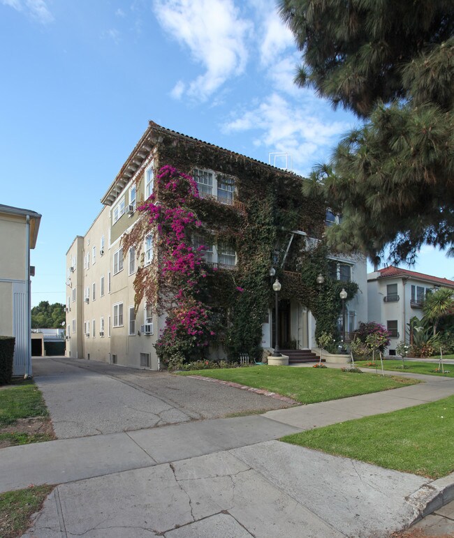 1935 N Vermont Ave in Los Angeles, CA - Building Photo - Building Photo