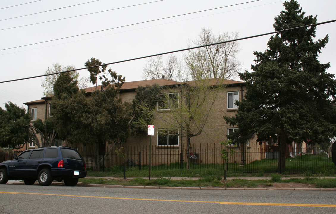 2929 Bruce Randolph Ave in Denver, CO - Foto de edificio