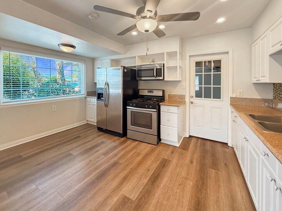 5927 Bark St in San Diego, CA - Building Photo