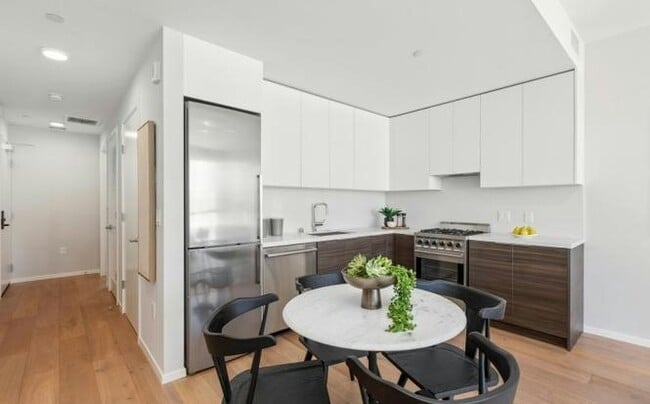 property at 1433 Bush St
