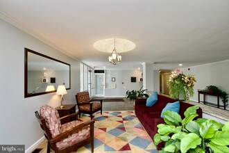 5353 Columbia Pike in Arlington, VA - Foto de edificio - Building Photo