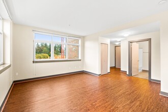 Masins on Main Apartments in Bellevue, WA - Building Photo - Building Photo