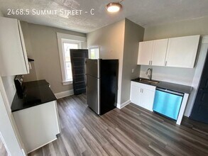 2468.5 Summit St in Columbus, OH - Building Photo - Building Photo