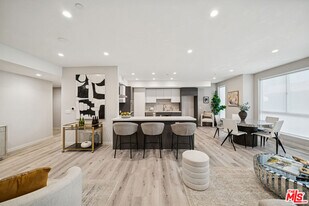 1051 S Corning St in Los Angeles, CA - Building Photo