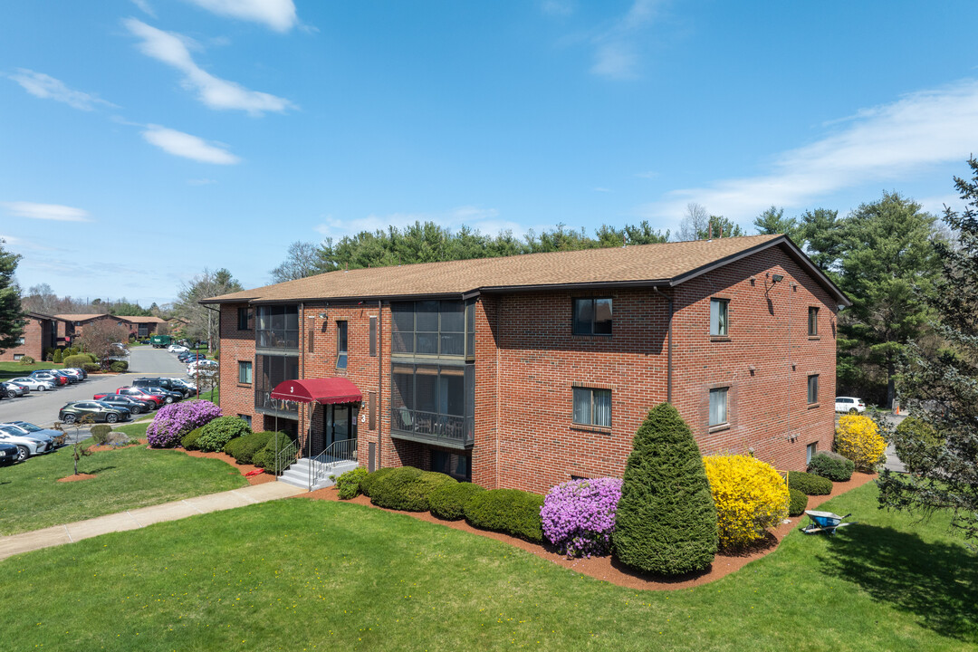 Fairway Oaks Condominiums in Brockton, MA - Building Photo