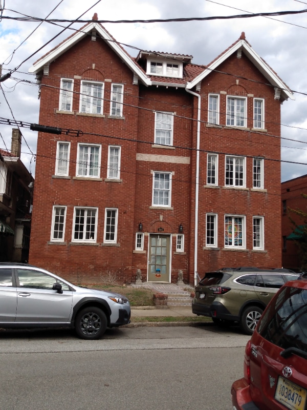 1632 Virginia St E