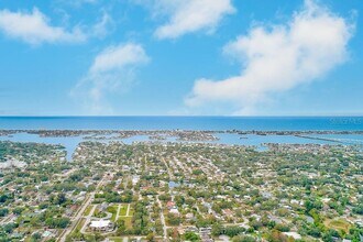 2589 Sunny Breeze Ave in Largo, FL - Building Photo - Building Photo