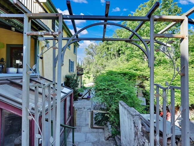 1310 Hollow Rd in Collegeville, PA - Foto de edificio - Building Photo