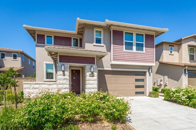 4455 English Elm St