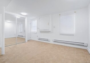 6-18 Beach 67th St in Queens, NY - Foto de edificio - Building Photo
