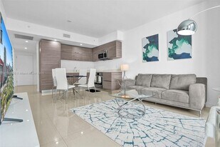 1300 S Miami Ave in Miami, FL - Building Photo