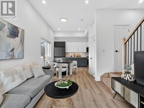 5 Hopperton Dr in Toronto, ON - Building Photo - Building Photo