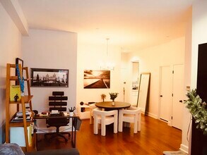 2 Clarendon St, Unit 204 in Boston, MA - Building Photo - Building Photo