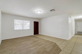 3214 N Stanton St in El Paso, TX - Building Photo - Building Photo