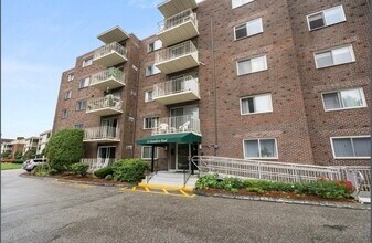 34 Hamilton Rd in Arlington, MA - Building Photo - Building Photo