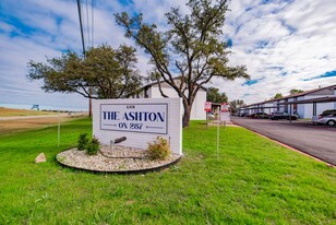 1301 US-287 in Waxahachie, TX - Building Photo