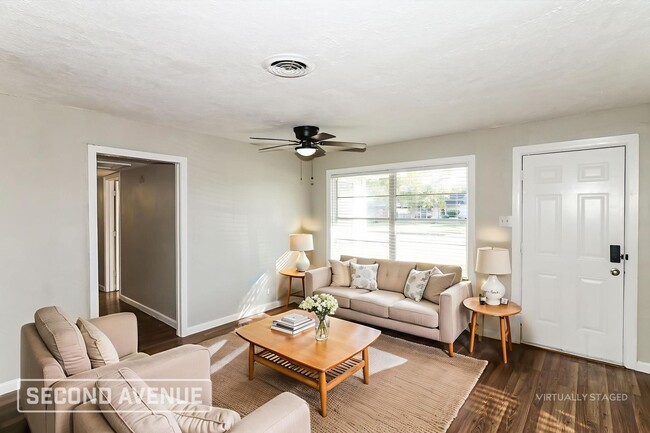 5911 Kenilwood Dr in Houston, TX - Building Photo - Building Photo