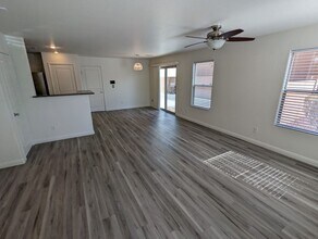 10807 Mason Hill Ave in Las Vegas, NV - Building Photo - Building Photo