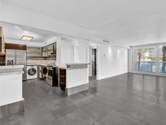 6770 Indian Creek Dr in Miami Beach, FL - Foto de edificio - Building Photo