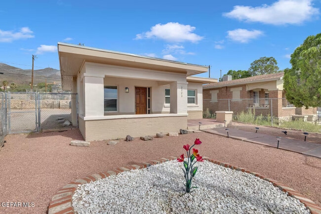 property at 2723 Grant Ave