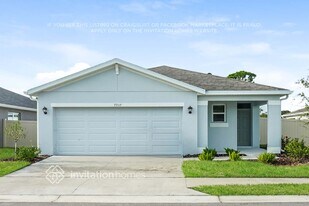 7937 Majestic Palms Ct in Venice, FL - Building Photo