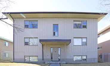 1827 14th Ave NE in Calgary, AB - Building Photo - Building Photo