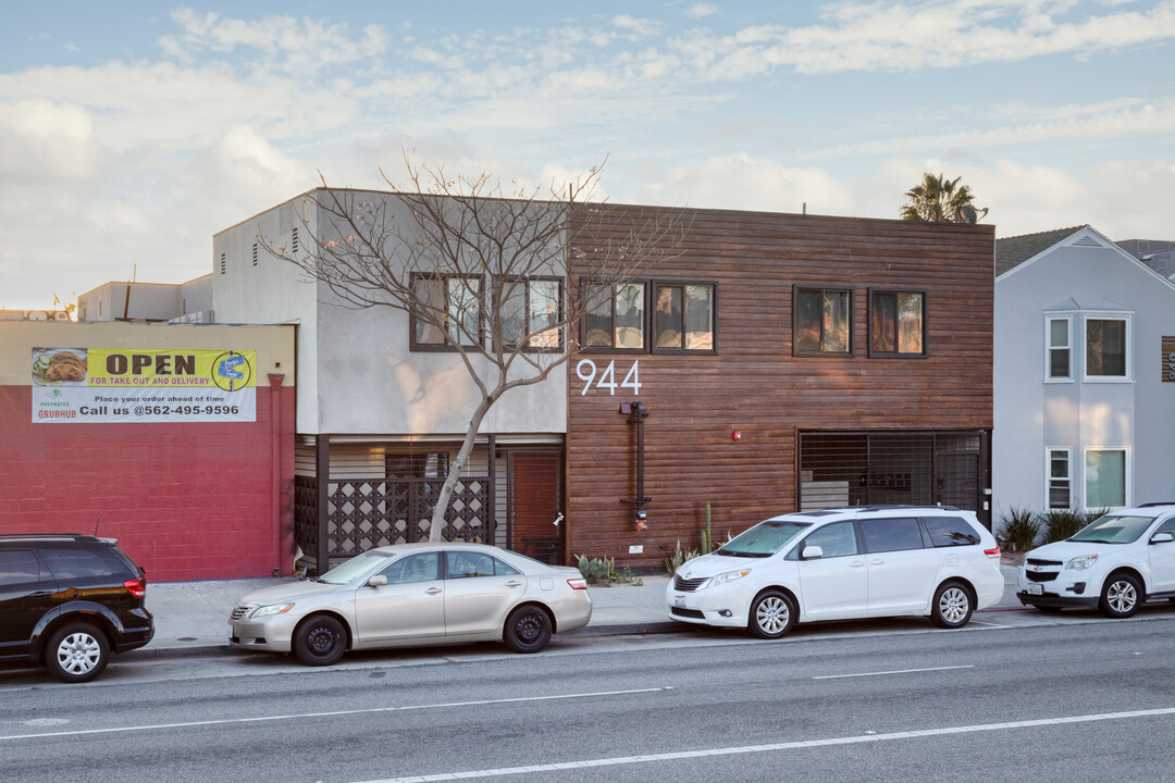 944 Pacific Ave in Long Beach, CA - Foto de edificio