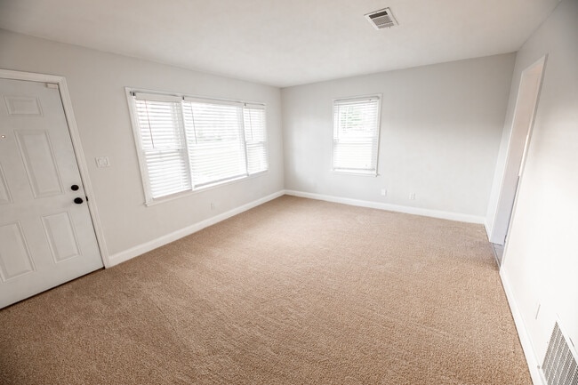 4582 Cooper Rd in Cincinnati, OH - Building Photo - Building Photo