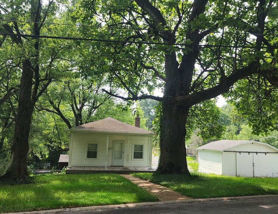 105 S Harvey Ave in St. Louis, MO - Building Photo