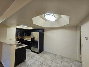Silverwood Apartments in Tempe, AZ - Foto de edificio - Building Photo
