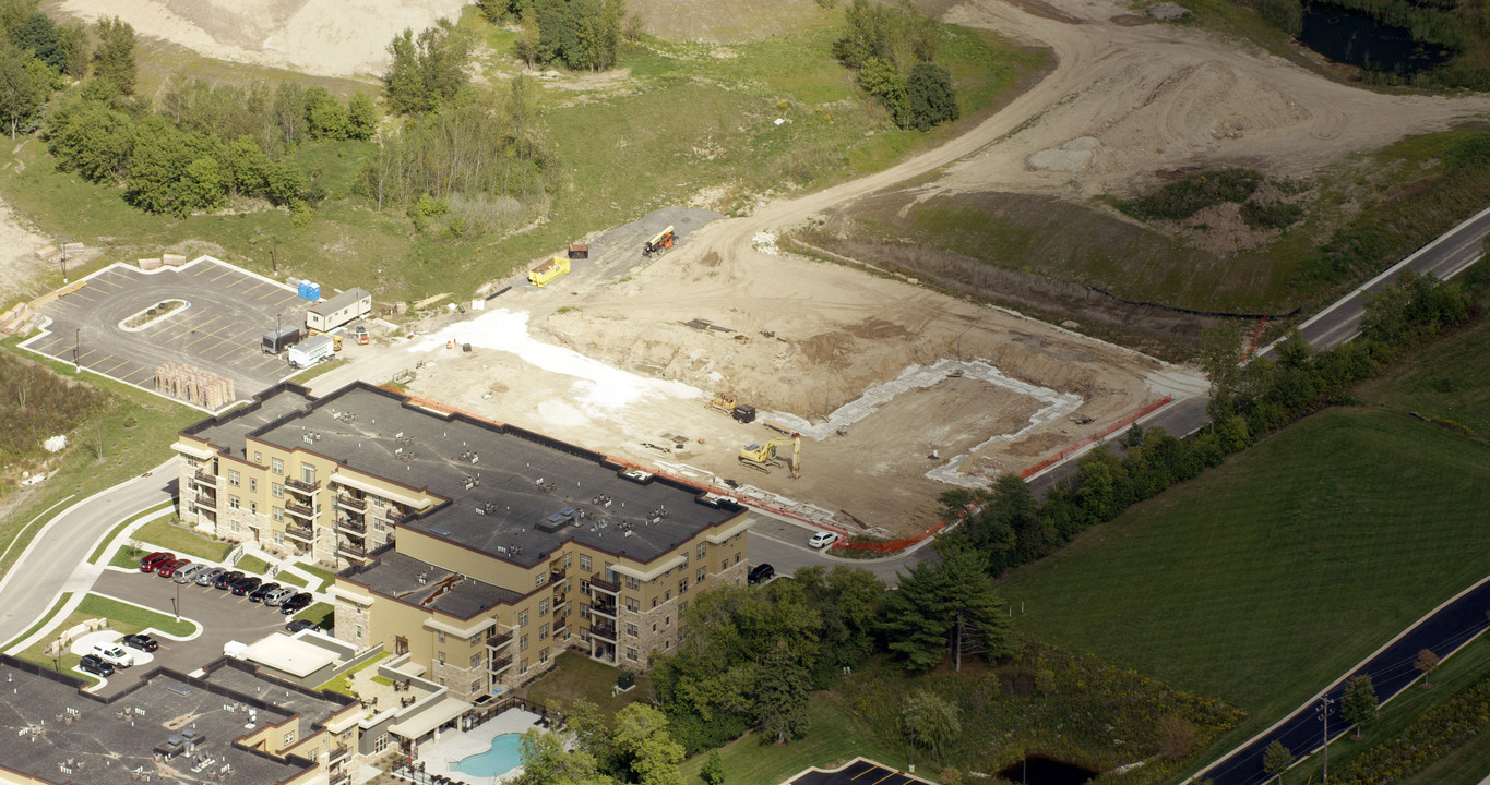 Sutter Creek Phase II in Brookfield, WI - Foto de edificio