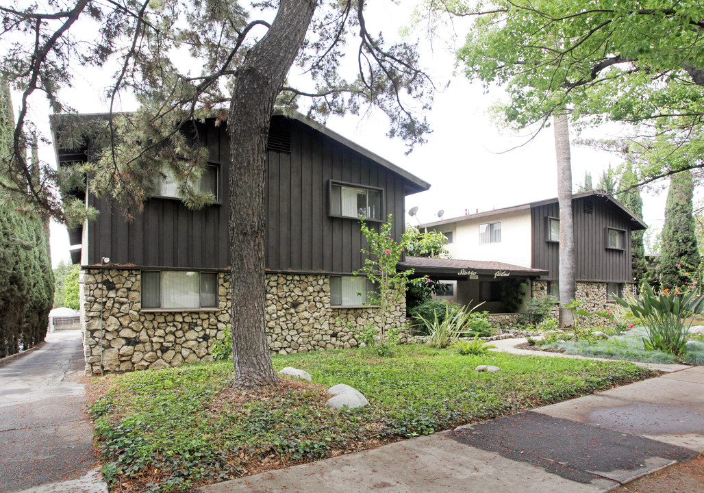 Sierra Palms in Sierra Madre, CA - Foto de edificio