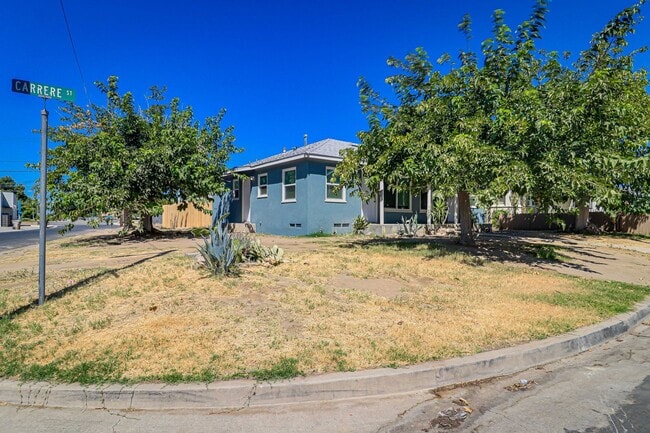 2101 Carrere St in Bakersfield, CA - Building Photo - Building Photo