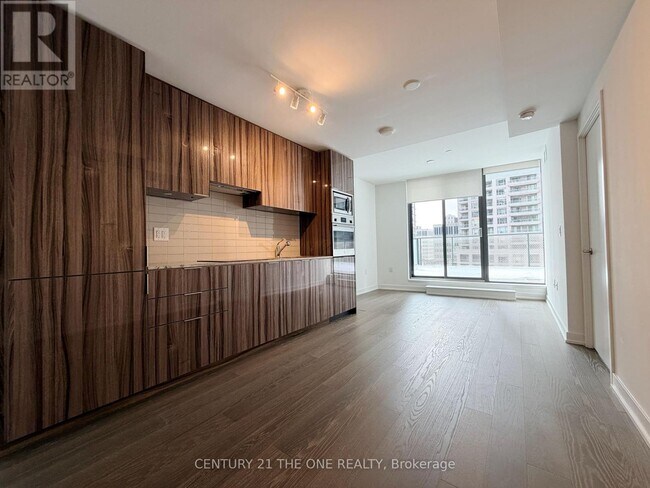 11 Wellesley St W in Toronto, ON - Building Photo - Building Photo