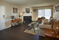 Building Photo - Torrey Pines Apartamentos in Denver, Colorado