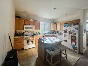 8325 19th St NE in Lake Stevens, WA - Building Photo - Building Photo