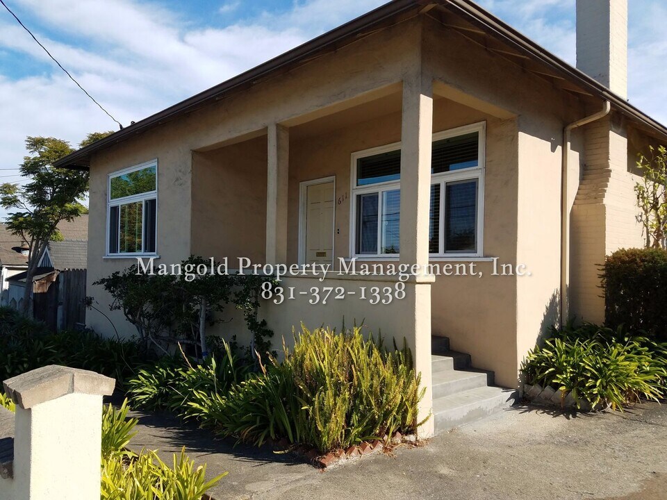 611 W Franklin St in Monterey, CA - Foto de edificio