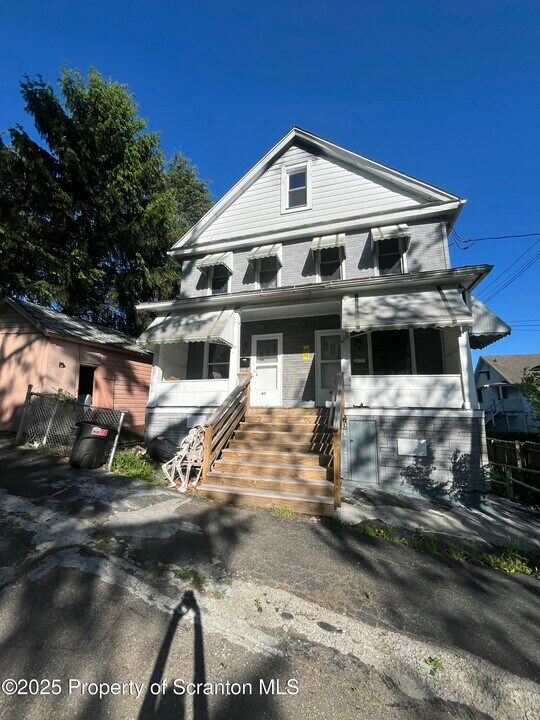 613 13th Ave in Scranton, PA - Building Photo