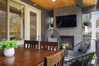868 Chelan Ave NE in Renton, WA - Foto de edificio - Building Photo