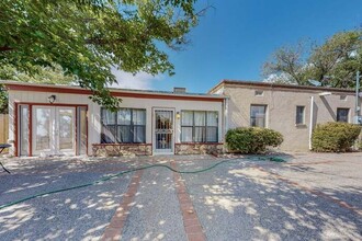 3208 Loma Vista Pl NE in Albuquerque, NM - Building Photo - Building Photo